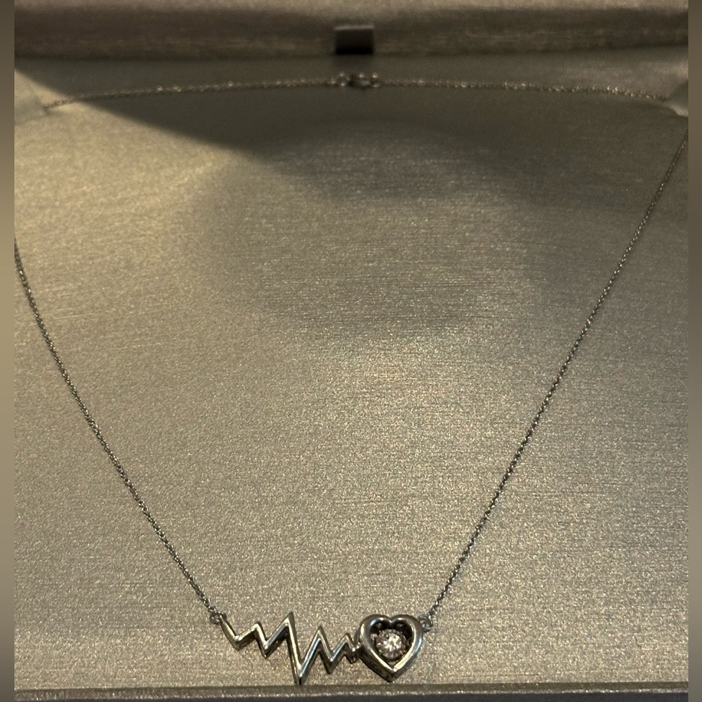 Kay Jewelers 16inch 925 heart beat necklace with floating diamond